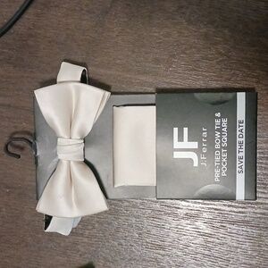 Ecru Pre-Tied Bow Tie & Pocket Square